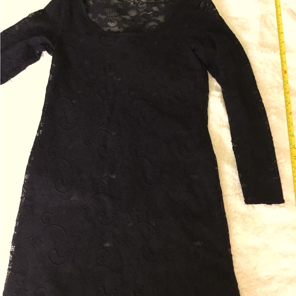 Stretch long fitted lace shirt.